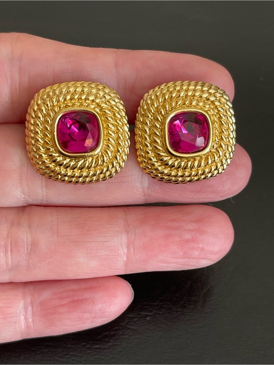 Swarovski Jewelry - Vintage swan signed Swarovski Rope Frame Pink Crystal Stud Earrings